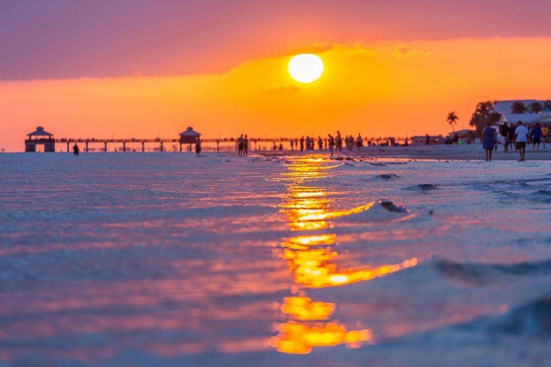 Waterfront - Nestled On The Bay, Heated Pool And Spa - Tidewater - Roelens Villa Fort Myers Beach Exterior photo