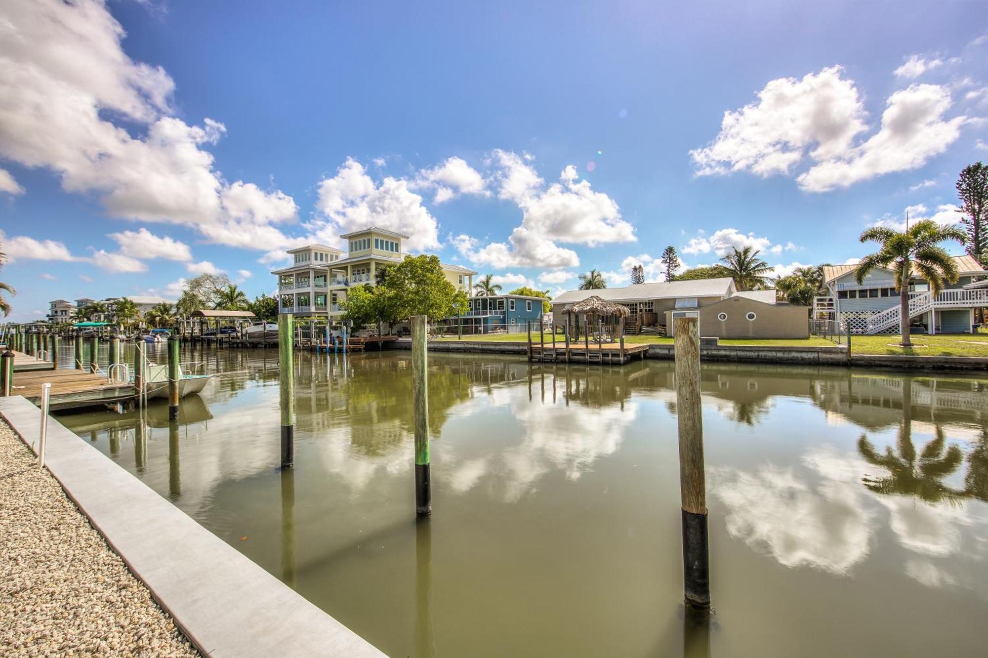 Waterfront - Nestled On The Bay, Heated Pool And Spa - Tidewater - Roelens Villa Fort Myers Beach Exterior photo