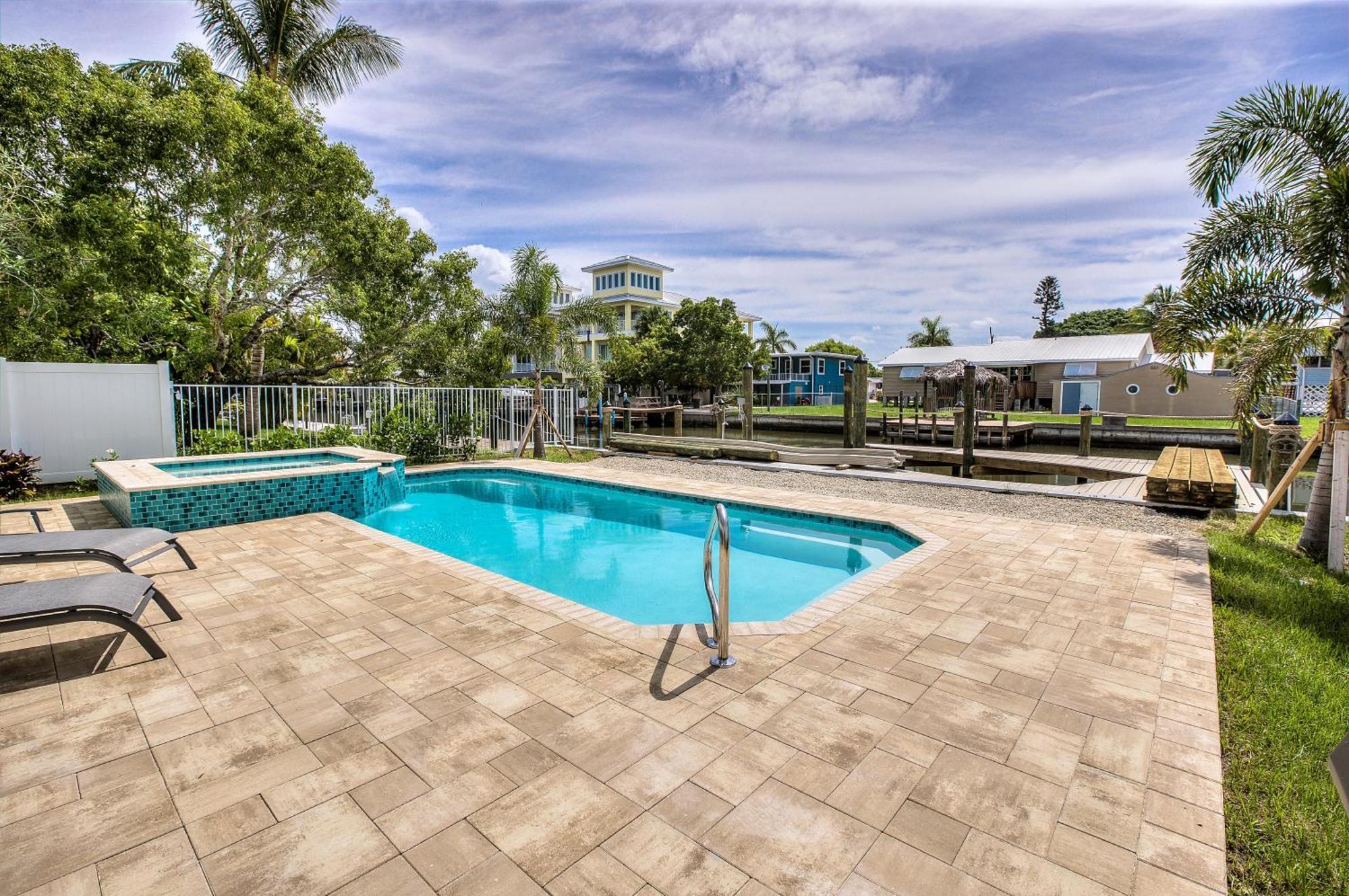 Waterfront - Nestled On The Bay, Heated Pool And Spa - Tidewater - Roelens Villa Fort Myers Beach Exterior photo