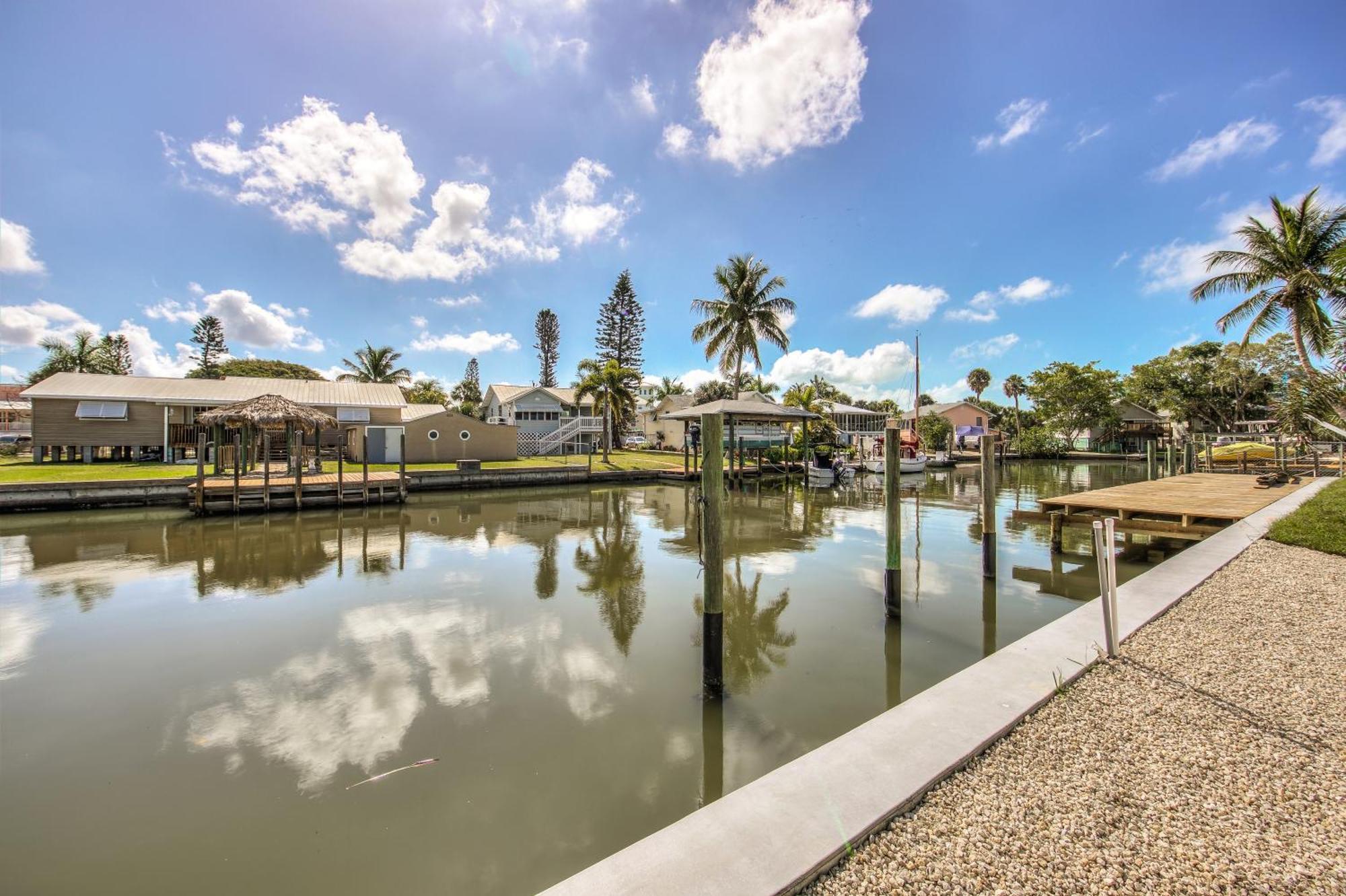 Waterfront - Nestled On The Bay, Heated Pool And Spa - Tidewater - Roelens Villa Fort Myers Beach Exterior photo